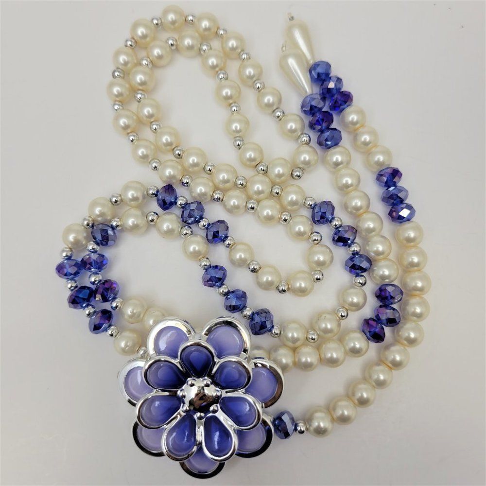 White and Blue Pearl Necklace With A Large Flower Brooch